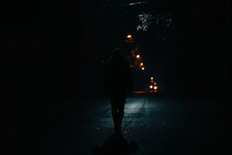 深夜街头追逐戏码，狗仔与明星上演猫鼠游戏 - 91吃瓜黑料